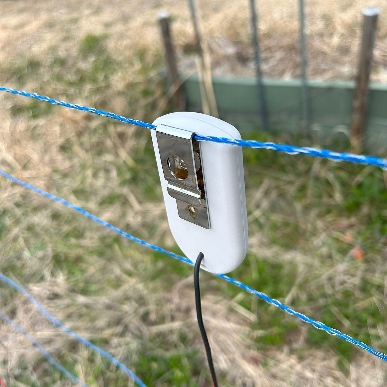 電気柵の通電状況が一目で確認可能。フェンス・フラッシュ3(電気柵安全表示灯)