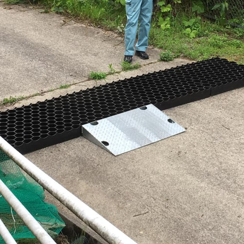 防獣 猪 鹿 害獣侵入防止装置 わたれませんLIGHTスロープ